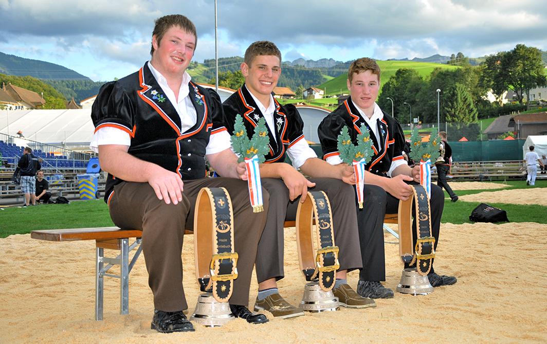 Die Katiegorienssieger des Eidgenössischen Nachwuchsschwingertags 2012 in Hasle-Entlebuch (v.l.n.r.): Phillip Roth, Remo Käser und Joel Wicki.